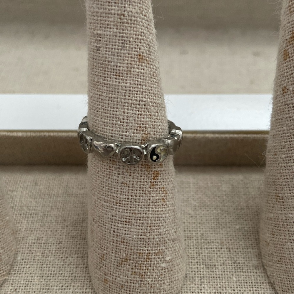 Ring with Yin Yang, Heat and Peace sign